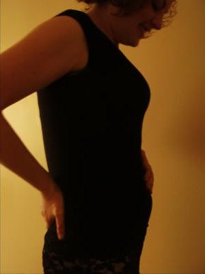 I hvilken måned begynner magen å vokse i en gravid kvinne