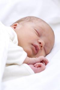 hvordan å sette en nyfødt baby til å sove