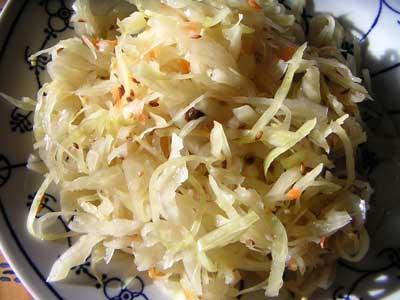 Sauerkraut i hjemmet: en enkel tallerken oppskrift