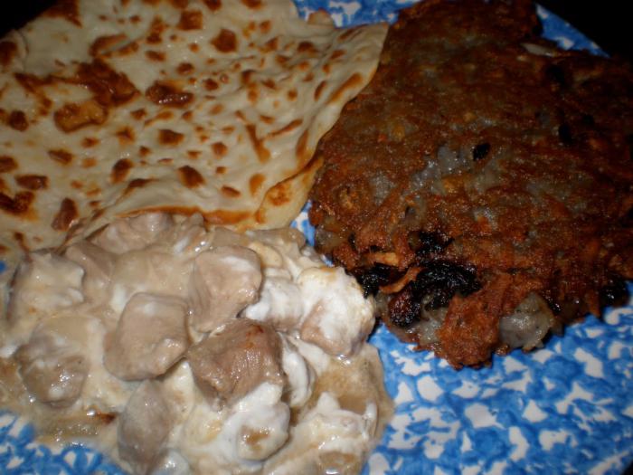 Oppskrift på mochanka med pannekaker: fra svinekjøtt, fra kylling, med sopp