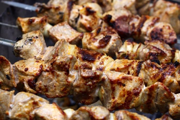 pickling av shish kebab fra svinekjøtt