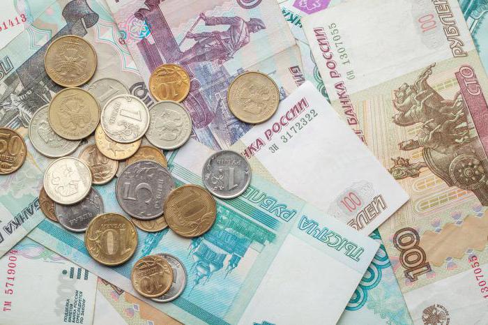 Moderne russiske penger: mynter og pengesedler.