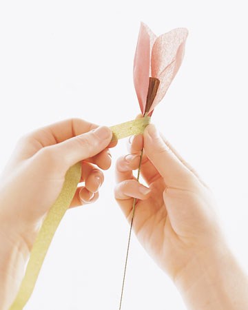 Hvordan lage blomster fra papir som en gave